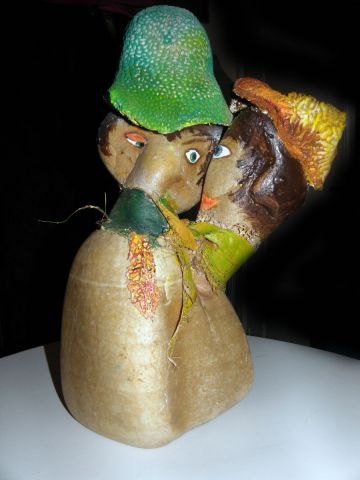 SCULPTURE COUPLE ...  Câlin de pierre